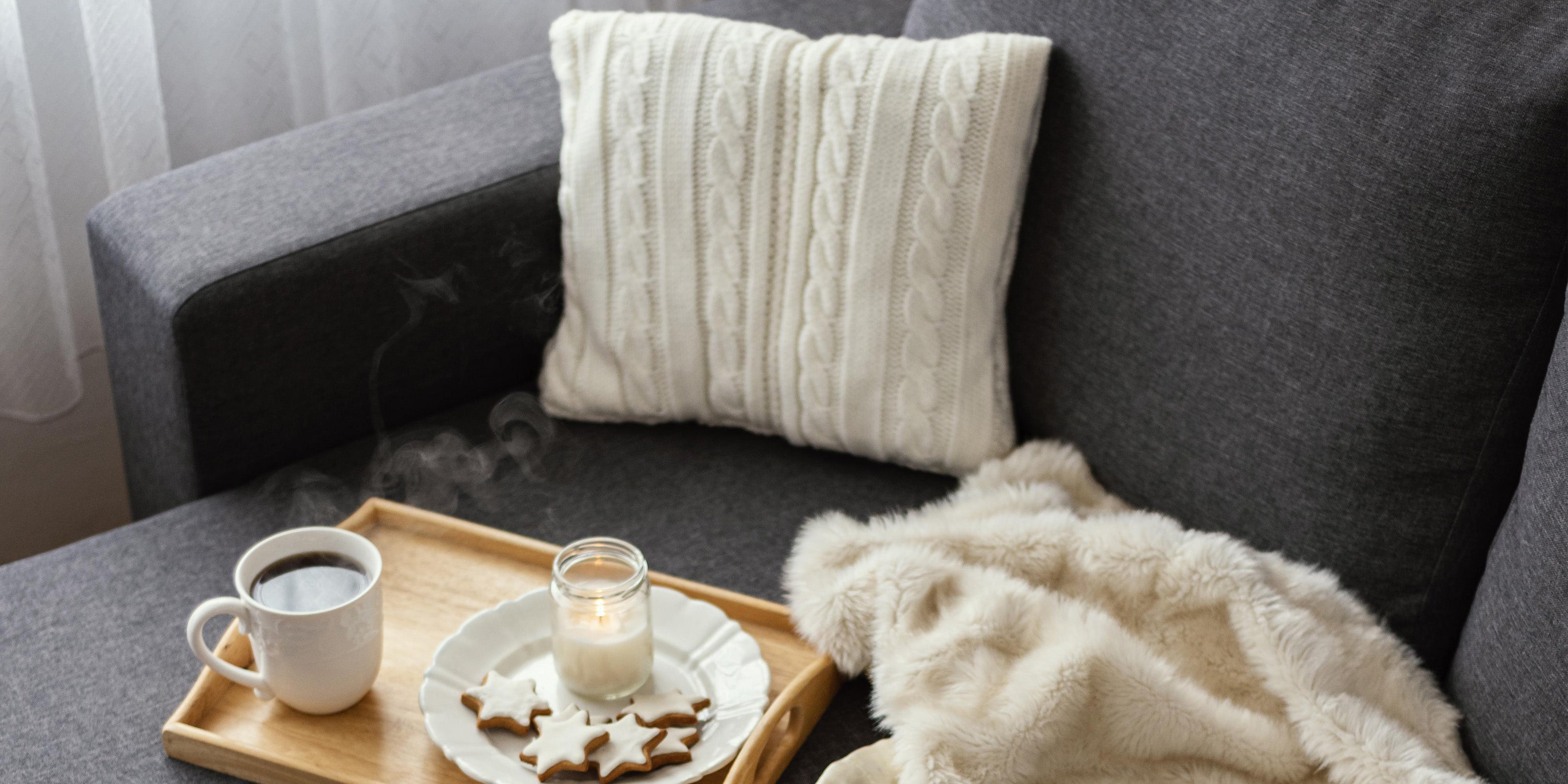 White KNITTED CUSHION cover